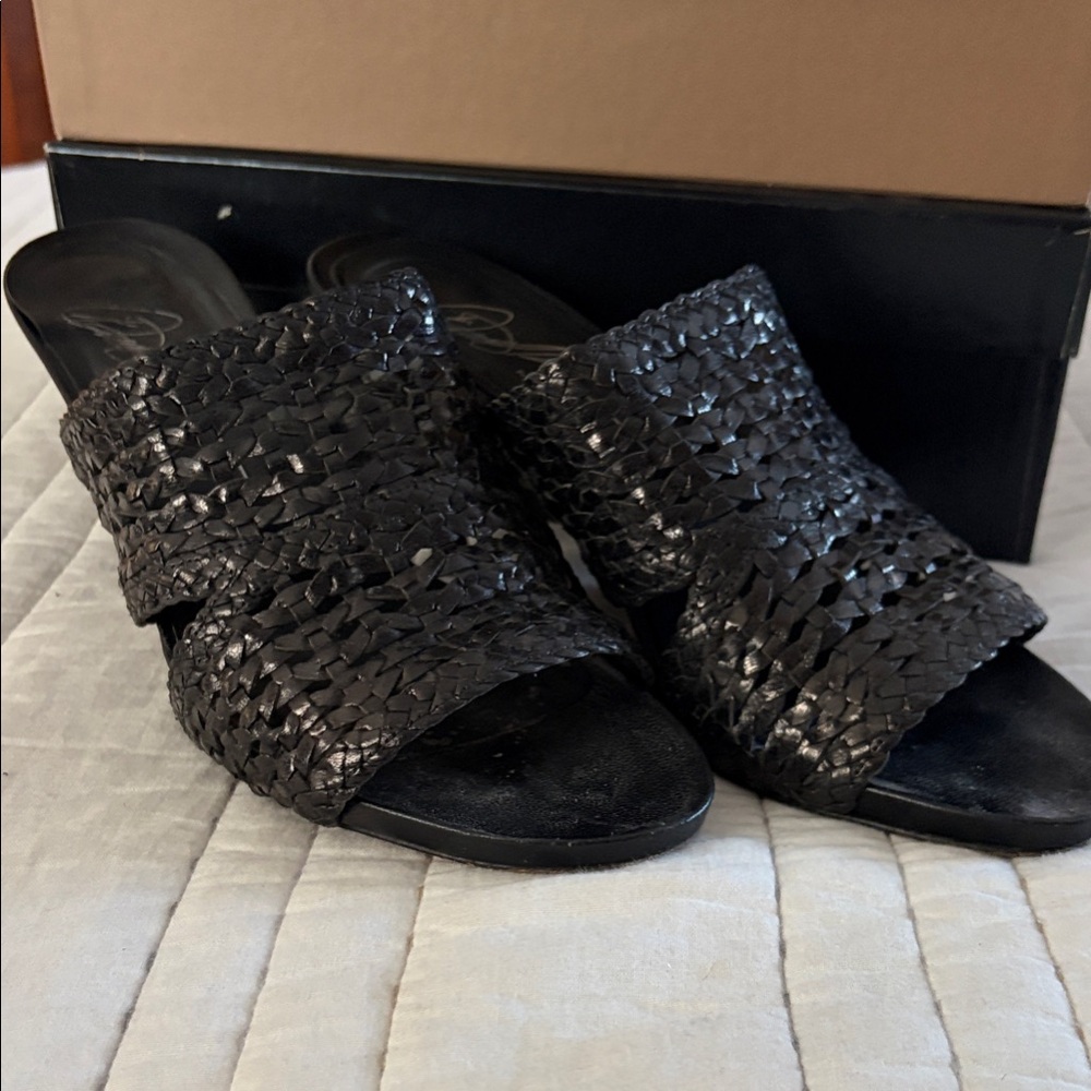 Donald J Pliner Elegant Black Women's Woven Slide Sandals 8.5M box GUC